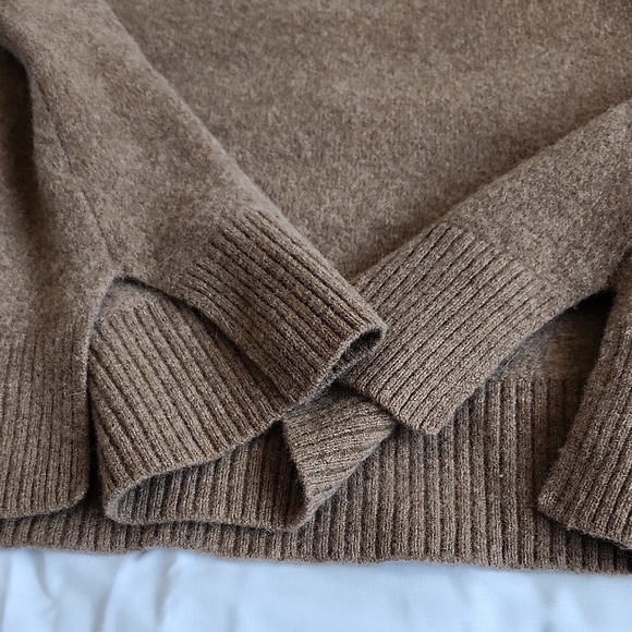Everlane Brown Crewneck Sweater with Relaxed Fit - Picture 9 of 11